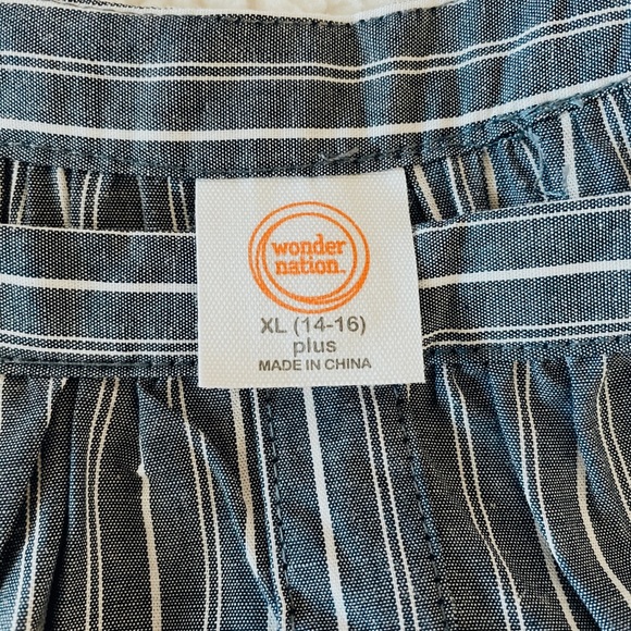 •Cute shirt• - Picture 2 of 3